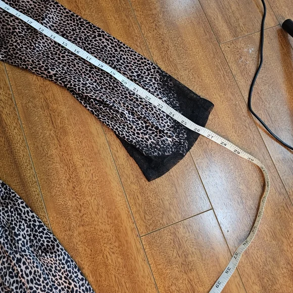 Victoria's Secret Wrap Peekaboo Leopard Print Satin Robe With Lace Size XS - Picture 13 of 14